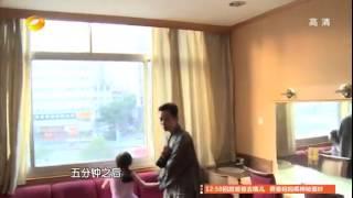 《爸爸去哪儿2》的黄多多变身何炅贴身秘书Dad Where Are We Going: Duo Duo Becomes an Assistant