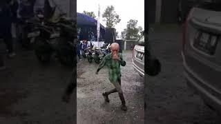 Lucu amat,Orang tua gokil joget dangdut