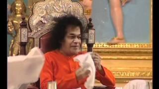 Sri Sathya Sai Baba Shivaratri 2002 Hiranyagarbha Lingam.wmv