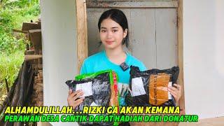 BAHAGIA TAK TERKIRA‼️NENG FITRI PERAWAN DESA CANTIK BARU PERTAMA DAPAT HADIAH SPECIAL DARI DONATUR