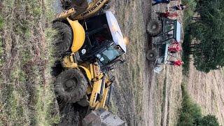 New Holland Stuck In mud (bager v bahne)