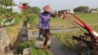 TRAKTOR TANI BAJAK SAWAH DARI PINGGIR DAHULU