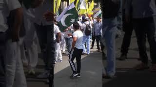 An Indian shows his mettle during Frankfurt rally of Pakistanis against India; "Bap Bap Hota Hai"