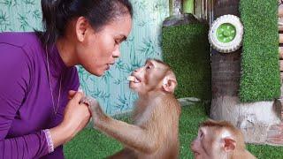 Lovely Koko much love mommy, Mom feeding fruit to Koko and Yoko /Koko&Yoko official