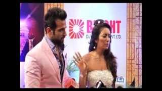 Rithvik Dhanjani Gets Romantic With Asha Negi During Zee Gold Awards 2015