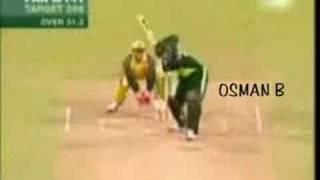 Mohammed Yousuf takes the attack to Brad Hogg