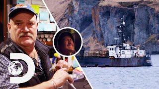 The Wizard Loses A Crewmate! | Deadliest Catch