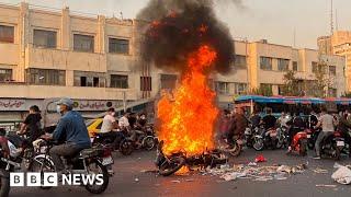 Iran protestors and security forces clash as unrest continues - BBC News