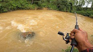 MANCING DI SUNGAI KERUH INI HARUS ADA IKAN KECIL KALAU TIDAK INI YANG TERJADI!! MANCING IKAN HAMPALA