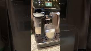 Кофемашина Philips EP5447/90 5400 Series LatteGo - приготовление капучино из молока Parmalat