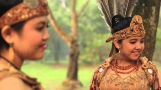 Lagu Dayak Kalimantan Barat (BORNEO MENARI) voc. Fausta & Dhea (Official Music Video)