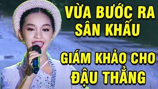 Cả Trường Quay "ĐỨNG HÌNH" Khi Thấy Cô Bé Vừa Bước Ra Sân Khấu Hát  TUYỆT ĐỈNH SONG CA NHÍ