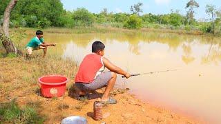 Fishing Video|| The scene of two village boys catching fish will make everyone happy