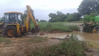 John deere tractor stuck in river helping to jcb