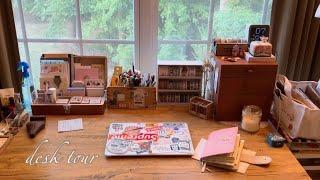 Desk Tour ! (stationery and shelves) | On Jerra's List