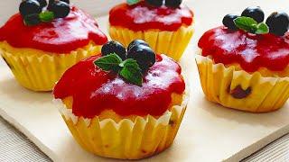 From simple products! Soft and fluffy berry cupcakes with frosting! very tasty!