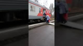 Сланцы. Посадка в пригородный поезд. 21 век.