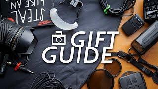 WHAT TO BUY A PHOTOGRAPHER - (7 ideas that normal people can actually afford!)