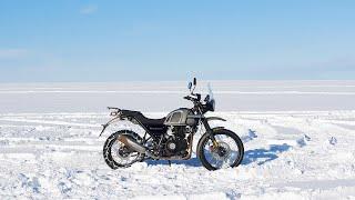 Al Polo Sur en una Royal Enfield