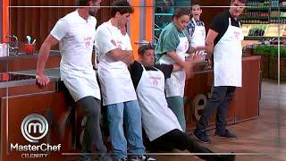 ¡AL SUELO! El resbalón de Eduardo en plena valoración | MasterChef Celebrity 8