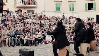 Olé Comedy ! Street Show ! Spanish Guitar and Comedy ! Enjoy some Fun