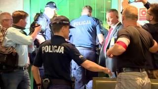 Próba wyrwania broni policjantowi w sądzie