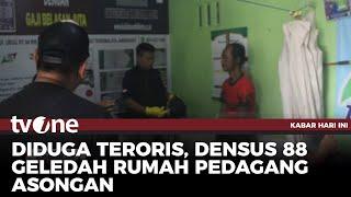 Densus 88 Geledah Rumah Pasca Penangkapan Seorang Pria di Tasikmalaya | Kabar Hari Ini tvOne