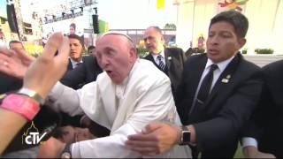 Papa Francesco in Messico si arrabbia tantissimo con un ragazzo