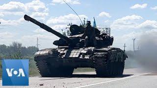 Ukrainian Tanks Seen Heading to Kramatorsk