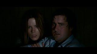 Vacancy (2007) - David tries hard to call 911 using payphone booth outside the room