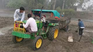 John deere 5105 tractor stuck in the river bank: Easy way to pull out stuck tractor