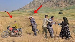 Ruhollah and Hassan fight over crops at the farm - Nima steals Ruhollah's motorcycle.