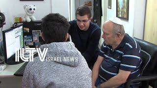 Holocaust Survivors Learn How to Use Tech - Naama Fuss