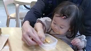 TOKO-chan Chooses Daddy's Help Over Solo Dining!