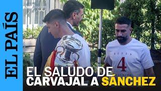 EUROCOPA 2024 | El frío saludo entre Dani Carvajal y Pedro Sánchez en la Moncloa | EL PAÍS