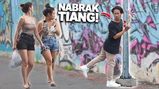 NABRAK TIANG DI DEPAN CEWEK2 - MALU WOY WKWK