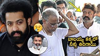 కన్నీటి వీడ్కోలు: NTR Gets Emotional While Seeing Balakrishna And Mohana Krishna | Taraka Ratna