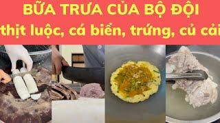 Bữa cơm trưa của bộ đội thủ đô có món Thịt lợn luộc, cá biển rán, trứng tráng cuộn và củ cải luộc