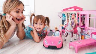 Новый дом для Мии. Мия распаковывает подарок с игрушками. Barbie dolls. Кукла Барби и Кен! Toys