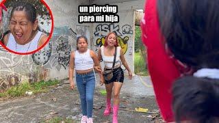 madre irresponsable lleva a su hija a hacerse un piercing y esto pasa