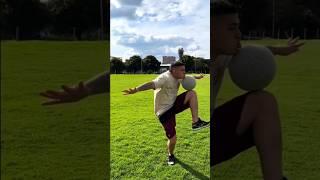 2 cách đỡ bóng khiến đối thủ khóc thét #bongda #skill #trending #minhmotmau #tutorial #football