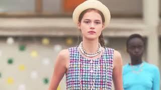 CHANEL - показ коллекции Chanel Cruise 2025 в Марселе.