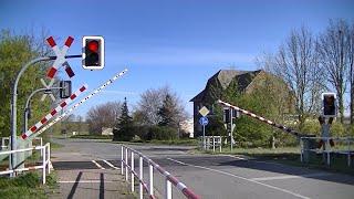 Spoorwegovergang Spornitz (D) // Railroad crossing // Bahnübergang