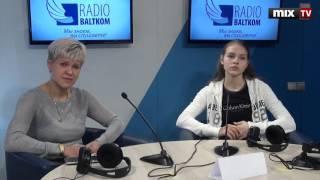 Латвийская фигуристка Ангелина Кучвальская и её тренер Екатерина Платонова в программе "Разворот"