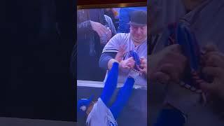 Los fans de los Yankees harán lo que sea para vencer a los Dodgers...