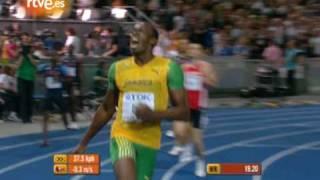 Usain Bolt bate el récord de 200