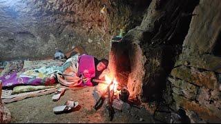 Diversity in cave: Nomadic grandmother's house more cozy than ever / Cooking in cave