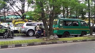 suasana kedatangan ambulance di rumah duka nenek raffi ahmad