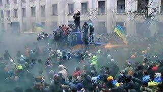 اشتباكات عنيفة في شوارع كييف والشرطة الأوكرانية تعتدي على طاقم قناة يورونيوز