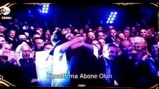 Beyaz Show 25 10 2013 26 10 2013   Zeynep ÇAMCI'nın Ödül Töreni Komik)